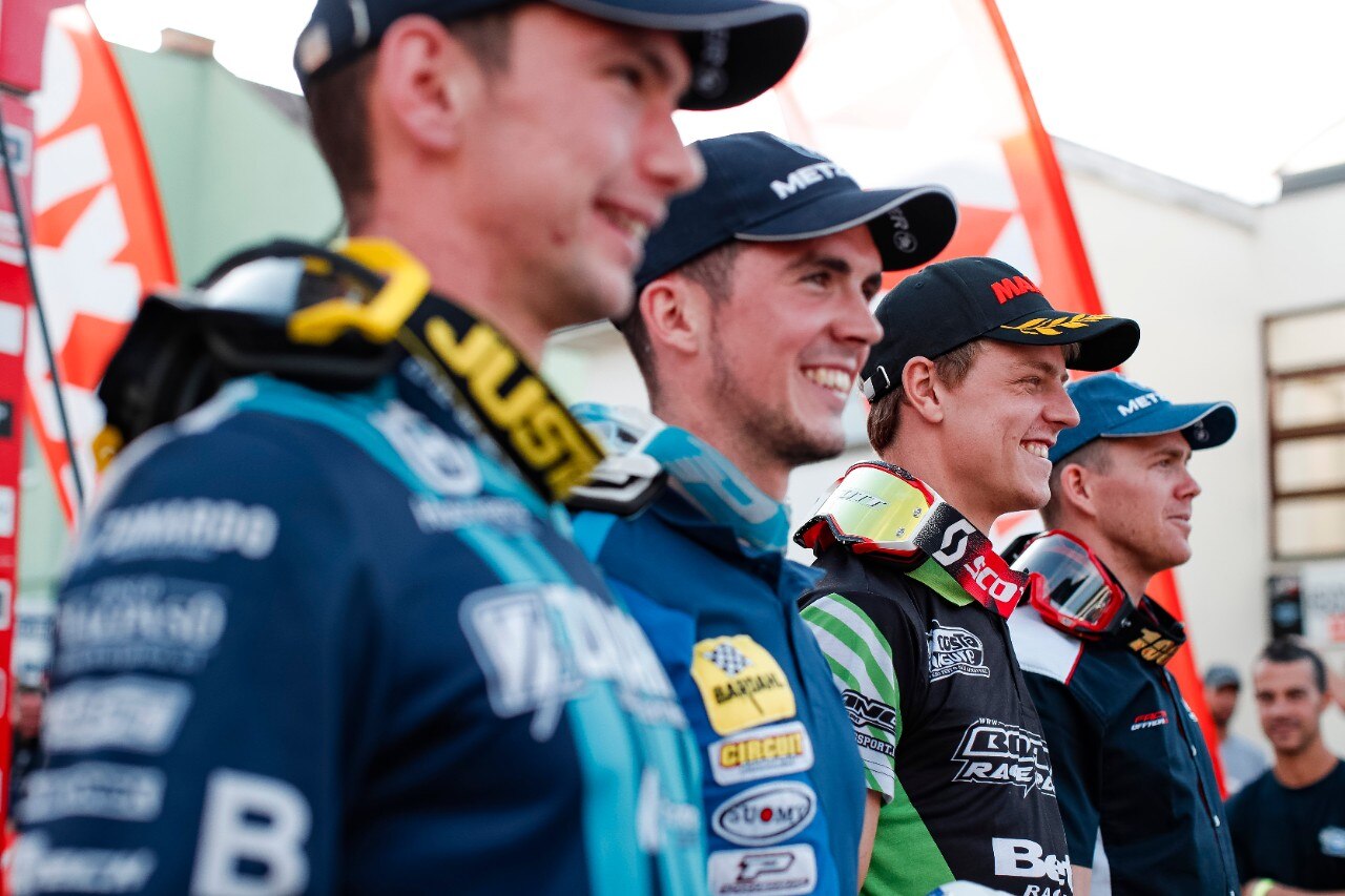 Steve Holcombe: ME LI BEVO TUTTI!